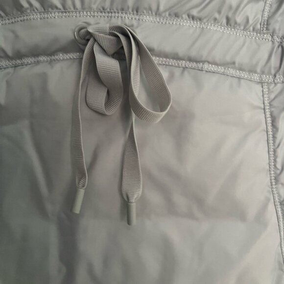 Lululemon Spring Fling Puffy Windbreaker Down filled Jacket Silver Spoon Size 4 - Picture 5 of 7